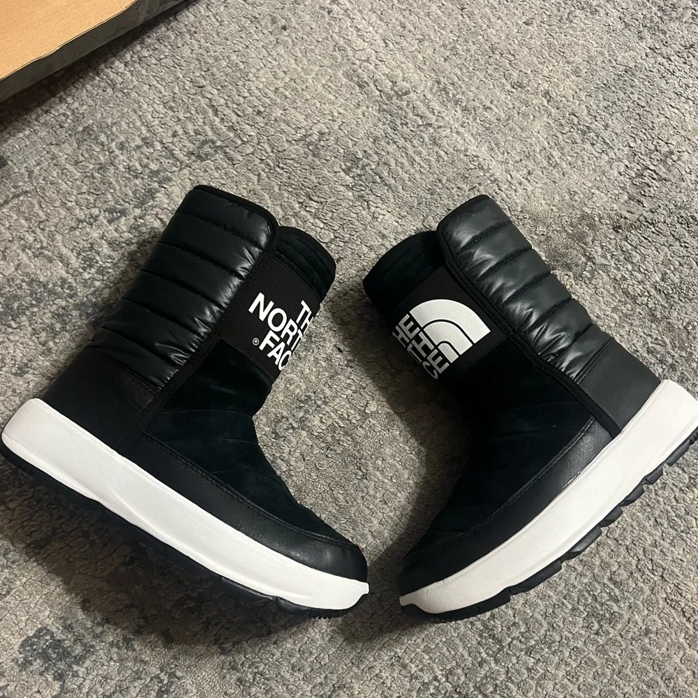 THE NORTH FACE WOMEN'S OZONE PARK WINTER PULL-ON BOOT - Picture 2 of 6